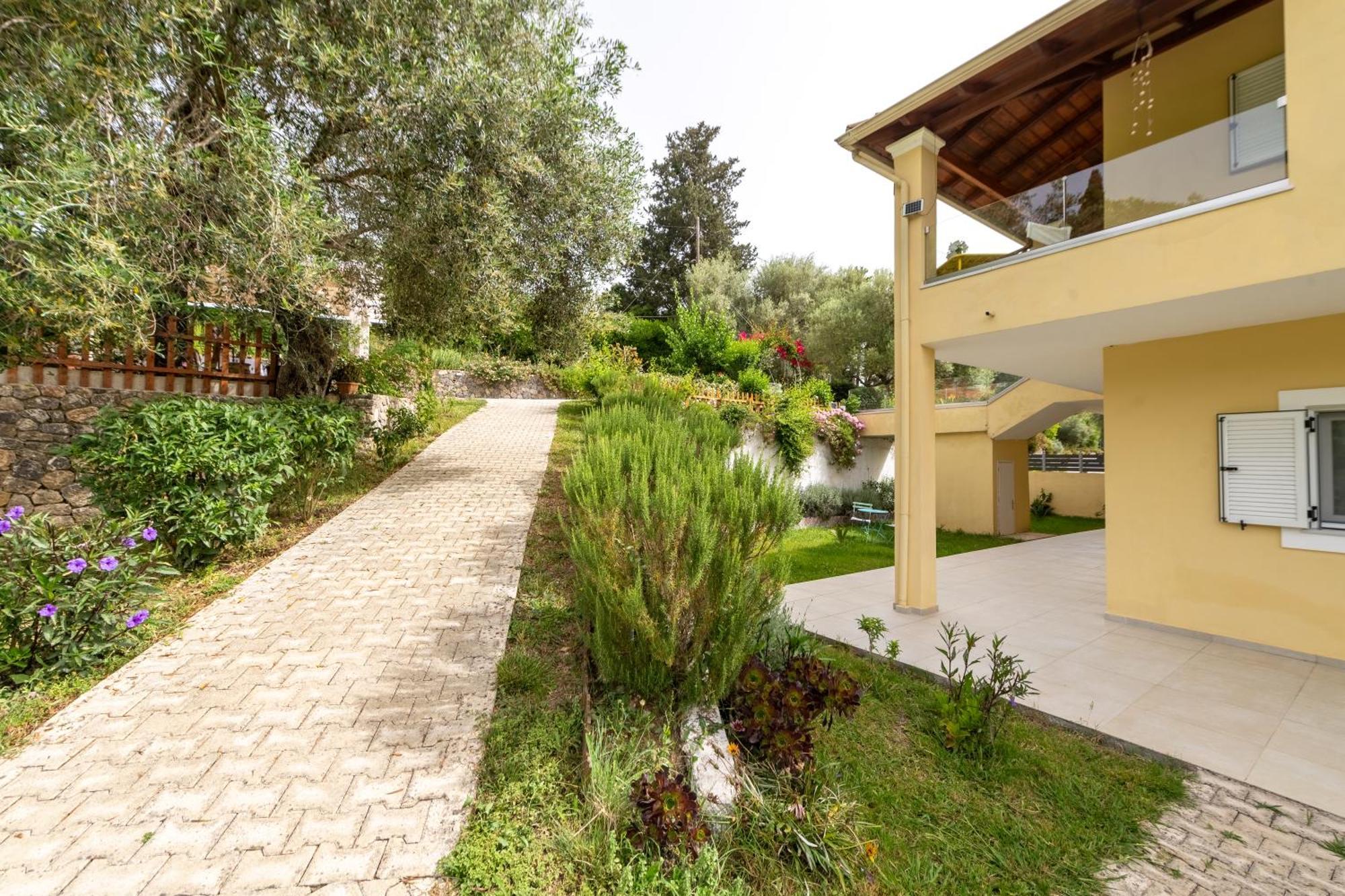Lazaros Apartments Gouvia Exterior photo